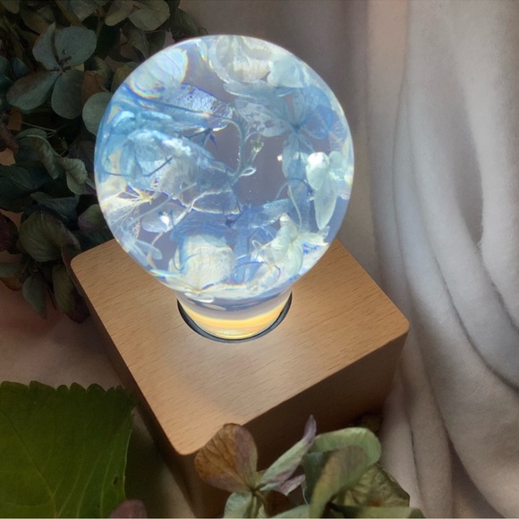 NWOT Blue Hydrangea Resin Bulb Lamp - Picture 1 of 7